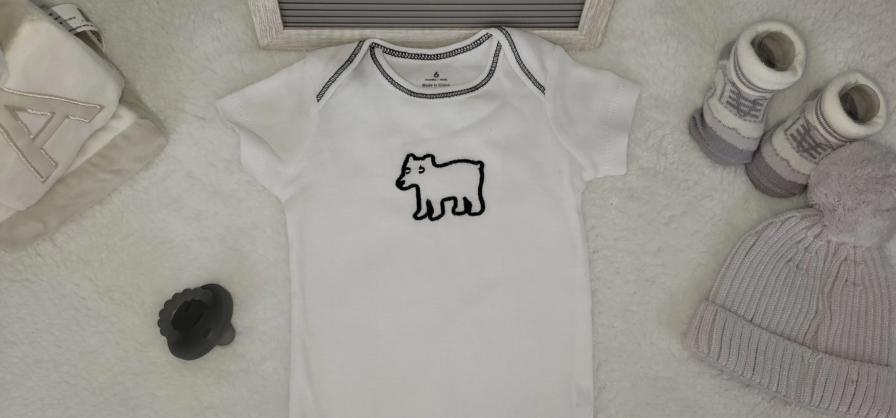 Baby Boy Onesie, Bear Design Onesie,  White Onesie, 6 month Baby Boy Onesie, Baby Bodysuit, Babyshower Gift, Gift Ideas, Trendy Bodysuit