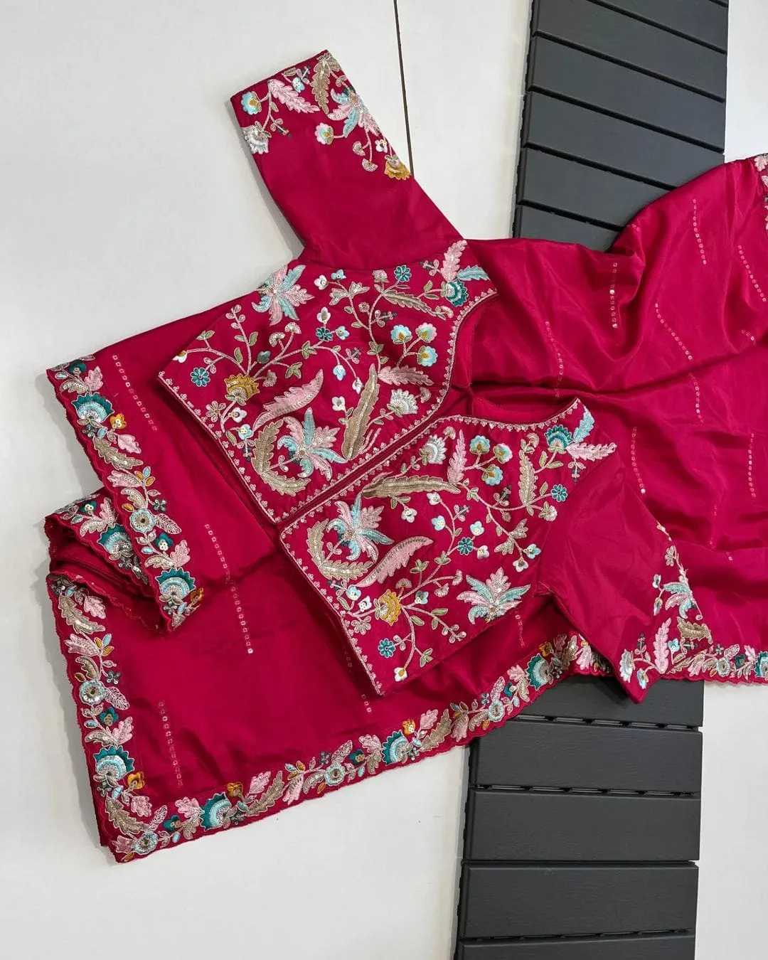 Beautiful Designer Soft Pure Soft Heavy Glooming Rangoli Silk Saree
