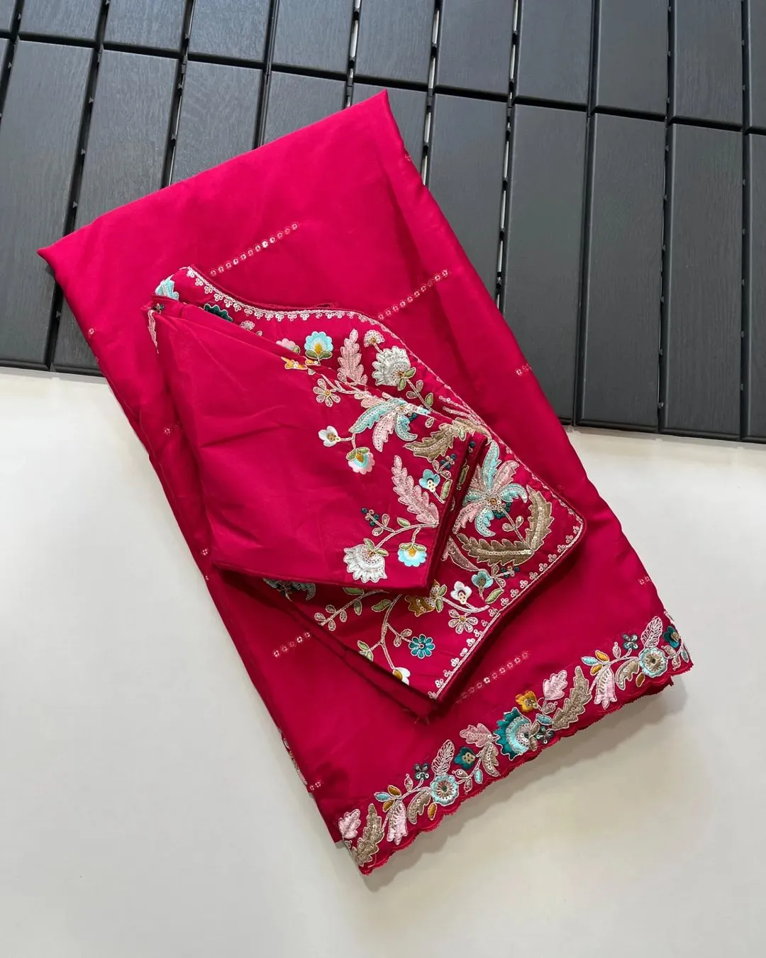 Beautiful Designer Soft Pure Soft Heavy Glooming Rangoli Silk Saree