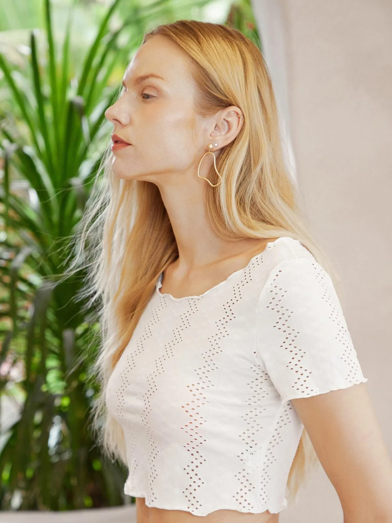 Lettuce Trim Hollow Crop Top