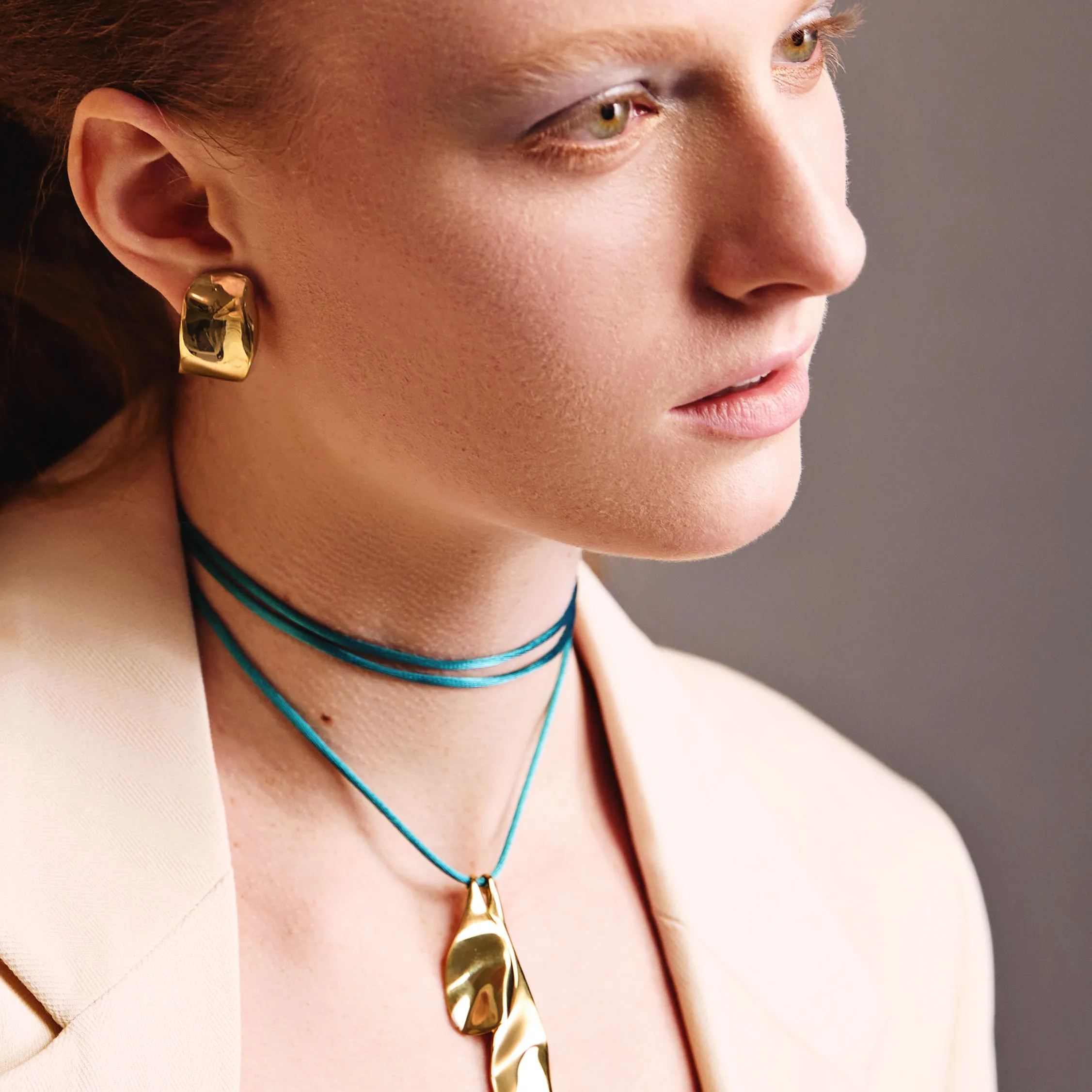 Phoebe Hoops Medium - Gold