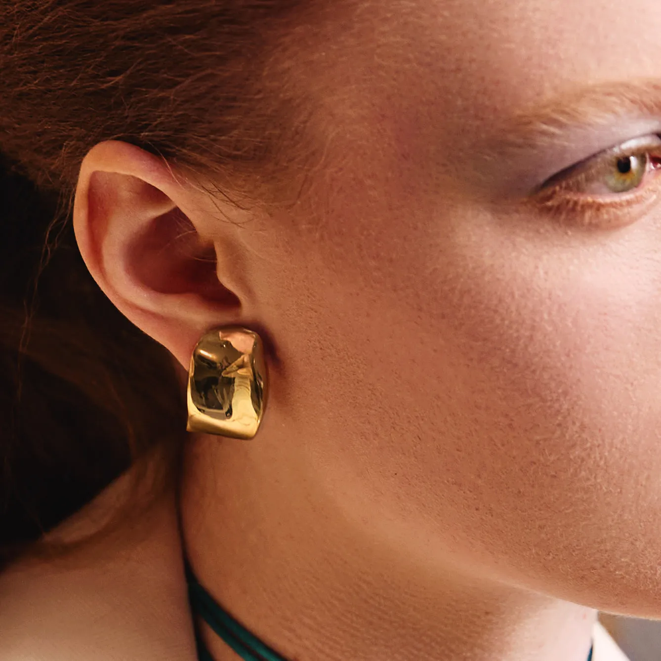 Phoebe Hoops Medium - Gold